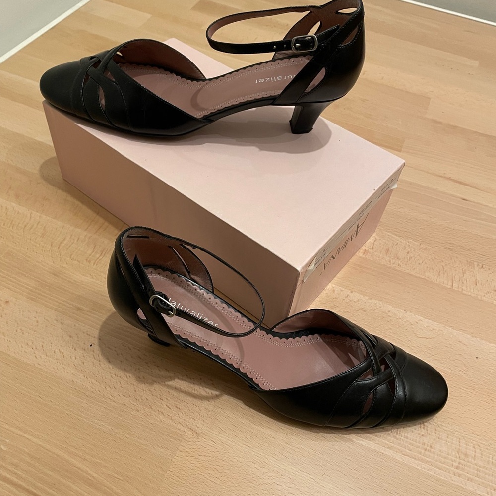 Naturalizer Annika 8M Women’s black dress shoes